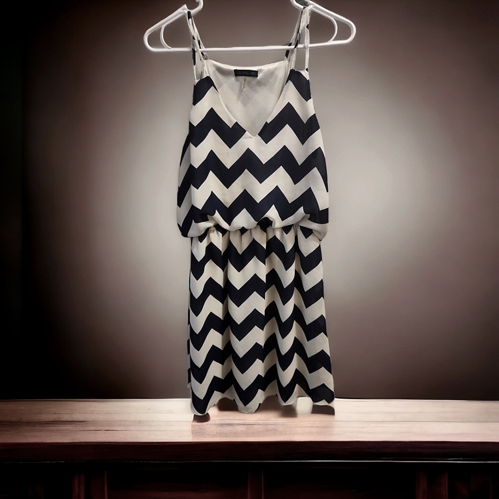 Cute Chevron Print Dress - Size Small